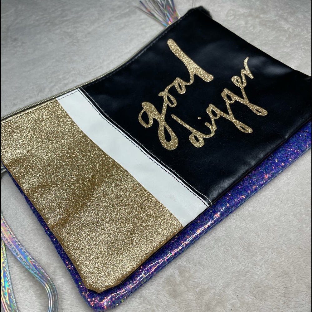 POUCHES - Picture 11 of 13